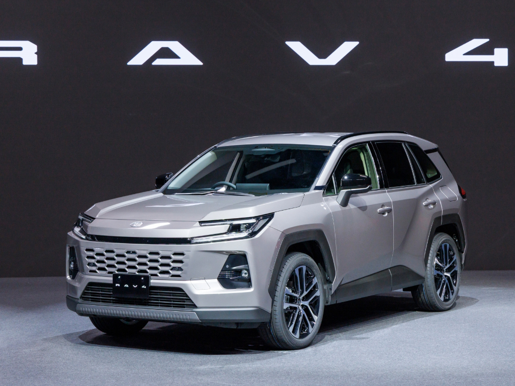 Toyota RAV4 Revealed, Gets Camry-Like Styling