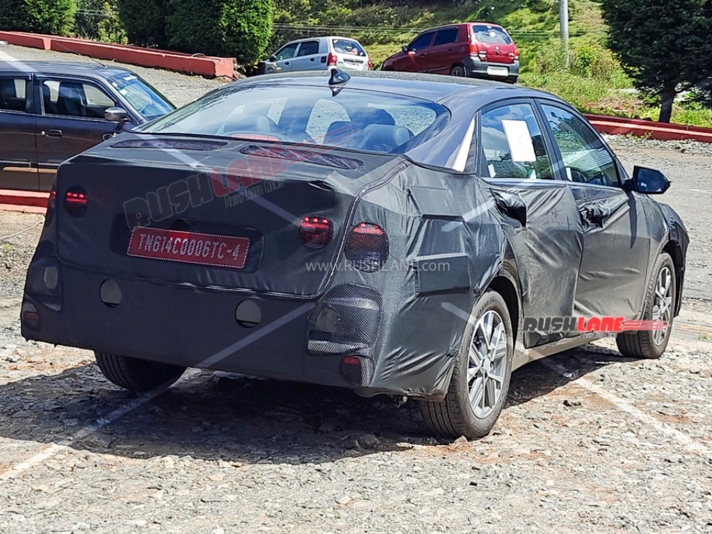 Hyundai Verna Facelift Spotted Testing