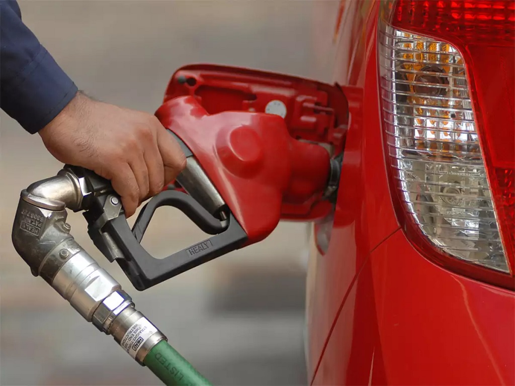 Delhi Government Pauses Fuel Ban For Old Vehicles Amid Public Opposition