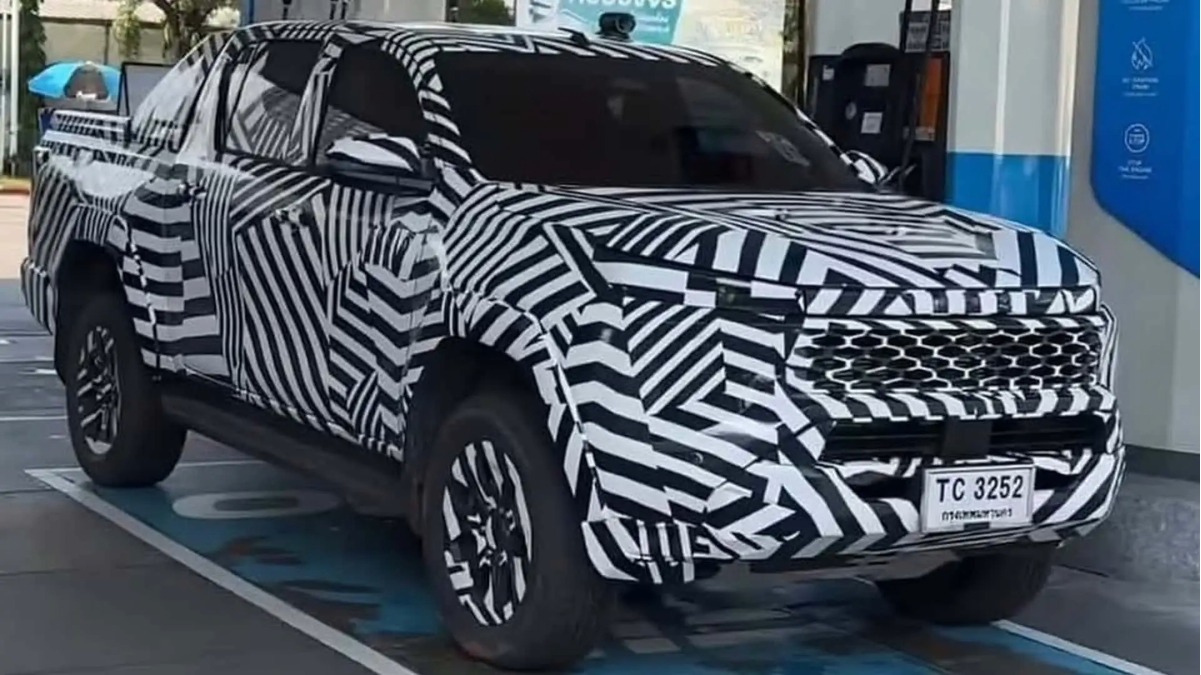 Toyota Hilux Next-Gen Spotted Testing